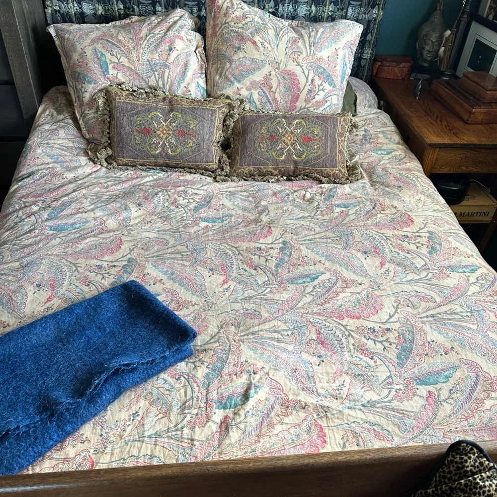 Lauren Ralph Lauren duvet cover w 2 euro shams. Elegant sophisticated bedroom